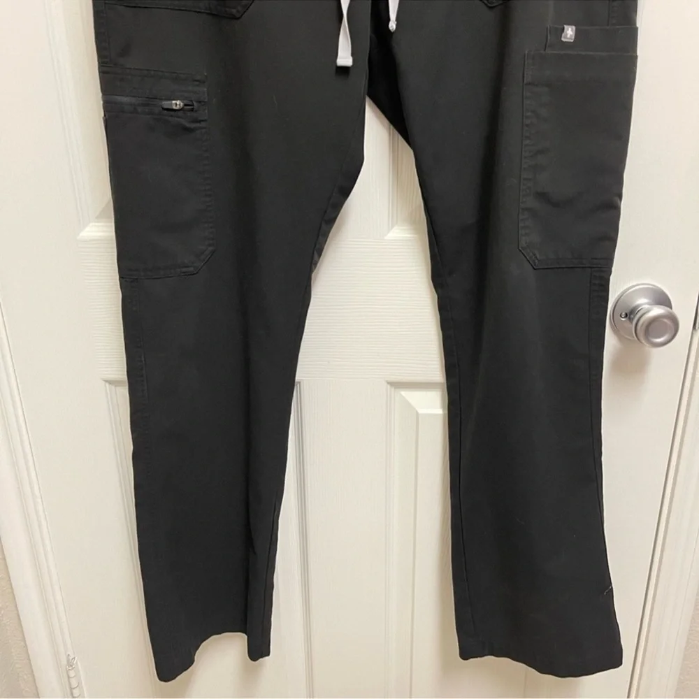 FIGS Men’s Cairo Cargo Scrub Black Pants. Sz XL